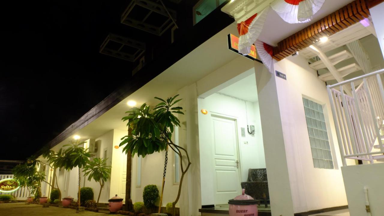 Sultan Guesthouse Tulungagung Exterior foto